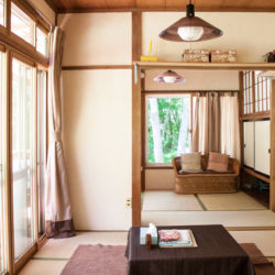 4畳半和室、2間続き:区切って使うことも、繋げて使うこともできます。